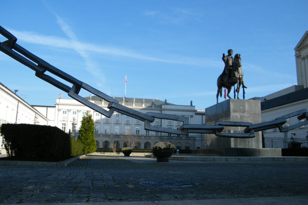 Ogniwo łańcucha Pałacu Prezydenckiego w Warszawie